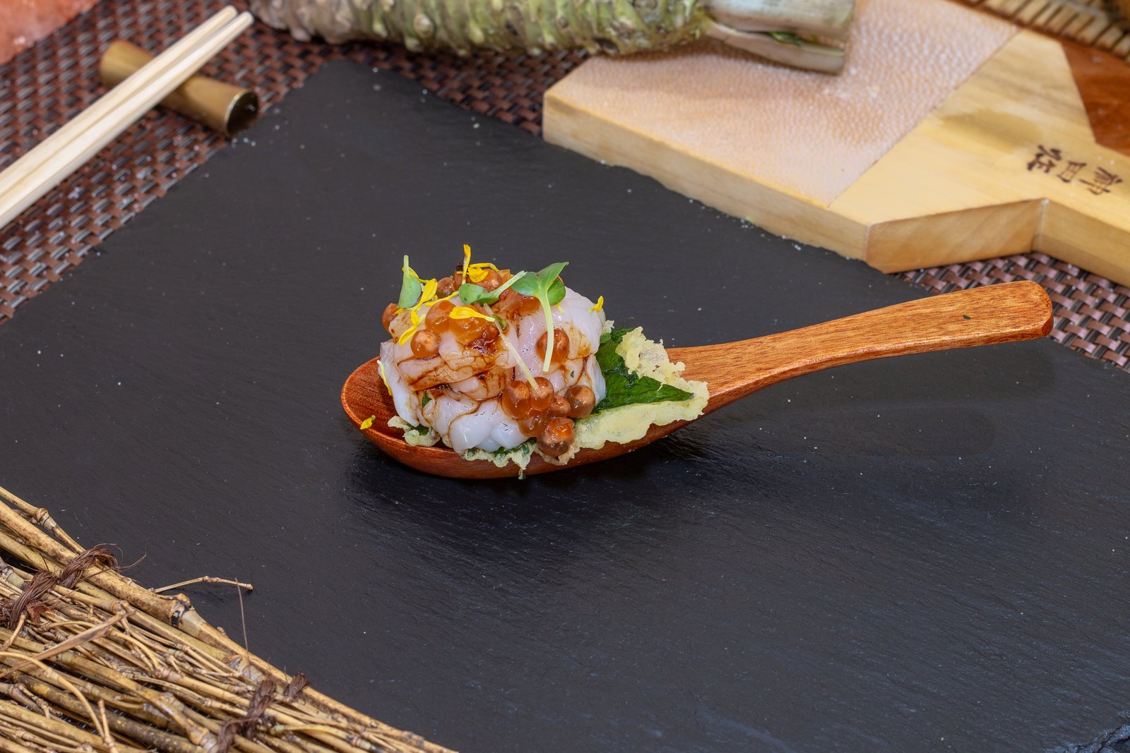 Hotate and ikura sushi